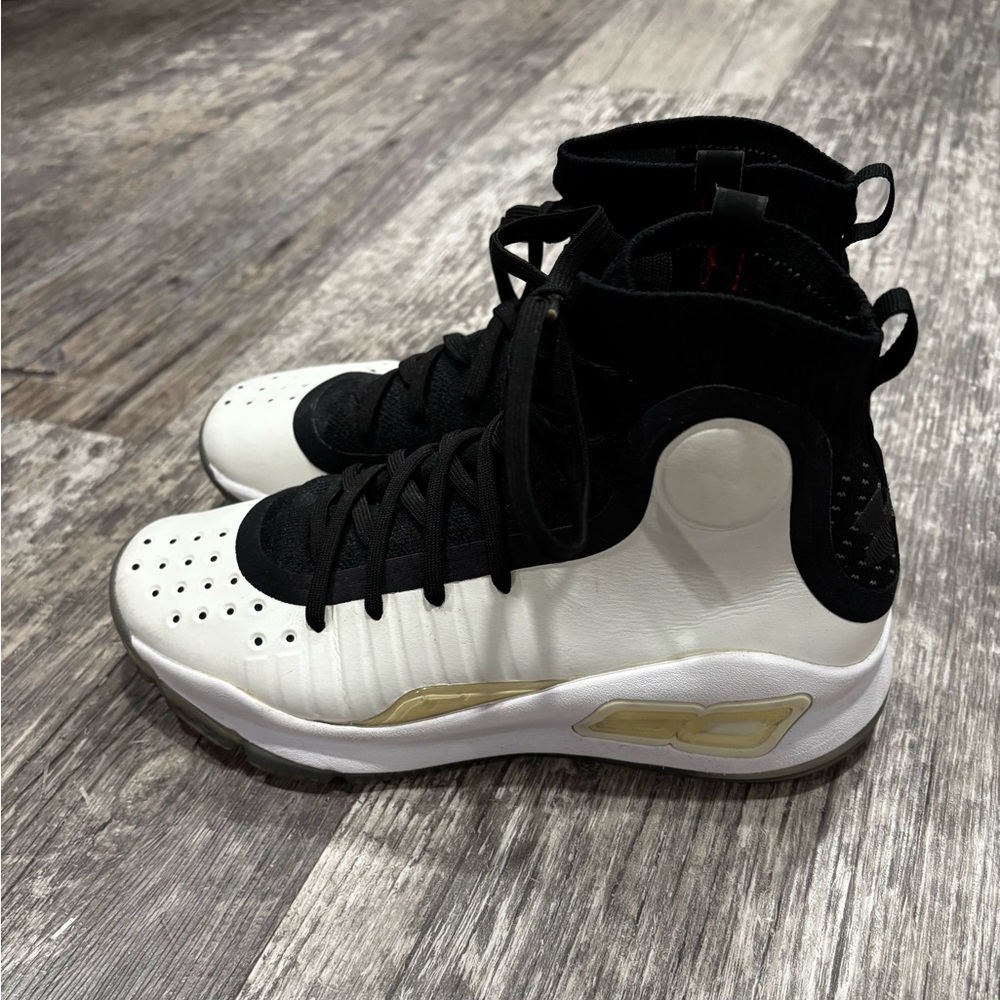 Under Armour Curry 4 White Black, size 4.5Y